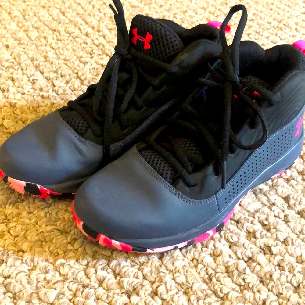Girls under armour basketball sneakers size 3y